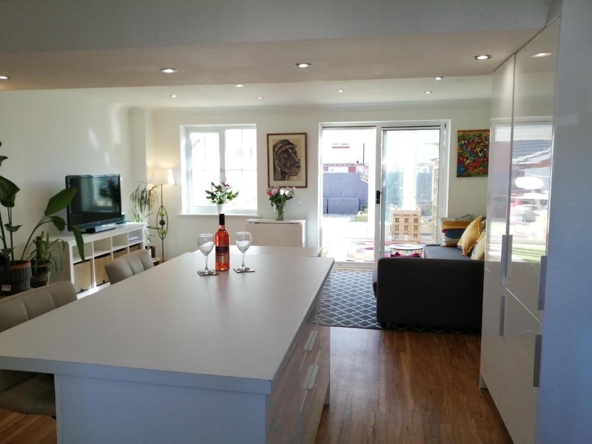 Spacious Townhouse With Sea Views Near Cardiff Barry Kültér fotó